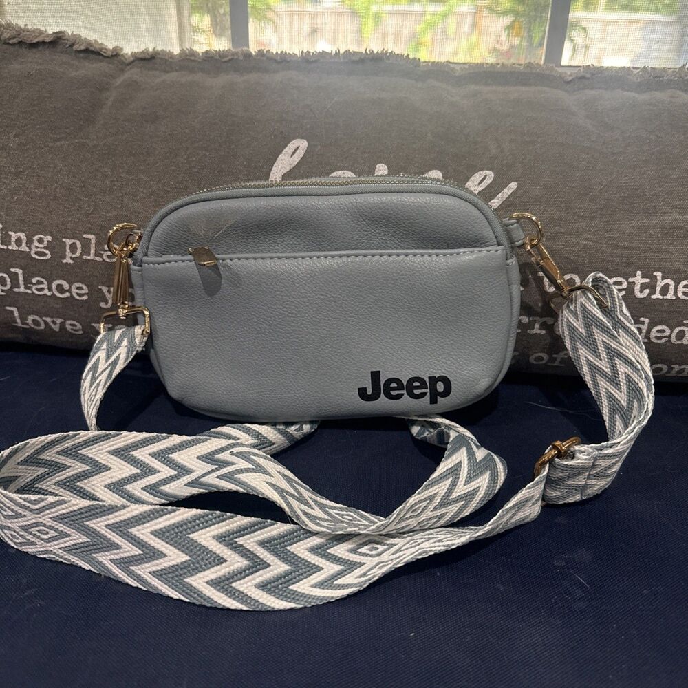 Women’s Jeep Purse Light Blue Crossbody With Strap. Leather